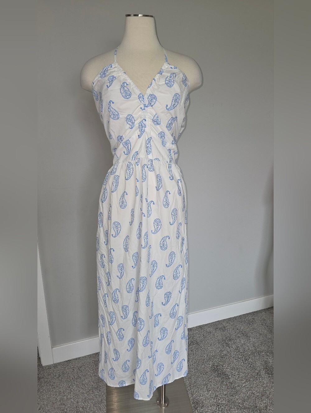 Universal Thread White Maxi Halter Dress with Blue Paisley Plus Size 4X - Picture 3 of 16